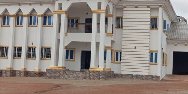 Jubilations As Lumen Christi Parish Olua-Enyingba Gifts Mansion To Parish Priest