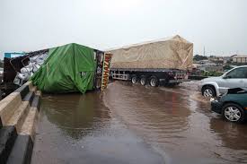 Truck Falls on Otedola Bridge, Causes Gridlock